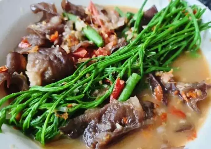 ชะอมผัดไข่, ชะอม เมนู