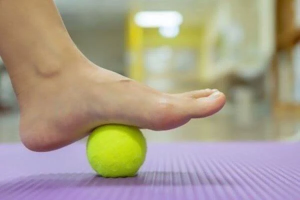 ท่าบริหาร แก้ปวดส้นเท้า, แก้รองช้ำ